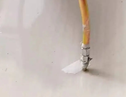 晋江瓷砖空鼓维修公司专业解答在瓷砖铺贴过程中，如果使用的砂料过粗（如全部使用了粗砂），可能会导致以下问题